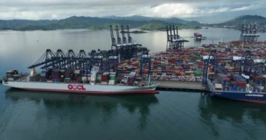 Çin 'in Shenzhen şehrindeki Yantian konteyner terminalinin hava görüntüsü.