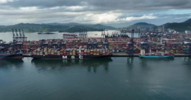 Çin 'in Shenzhen şehrindeki Yantian konteyner terminalinin hava görüntüsü.