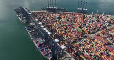 Çin 'in Shenzhen şehrindeki Yantian konteyner terminalinin hava görüntüsü.