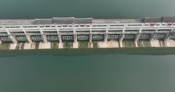Luchtfoto Van Hydro Elektrische Dam Overdag — Stockvideo
