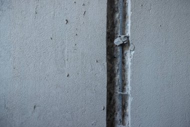 Boş yeni evdeki kablolar