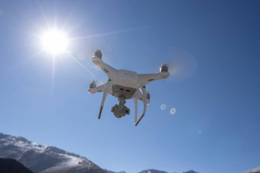Yükseklerde uçan drone
