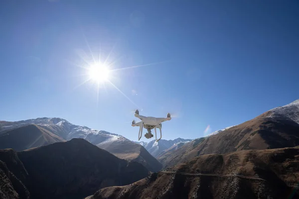 Drone Voando Céu Alta Altitude — Fotografia de Stock