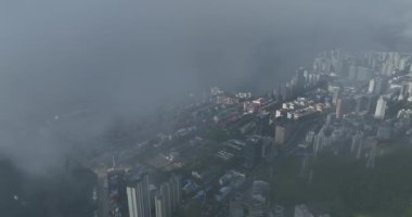 Shenzhen şehrinin sisli manzarası, Çin