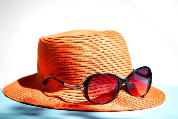 Chapéu Palha Laranja Feminino Óculos Sol Para Férias Praia — Fotografia de Stock