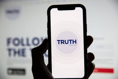 LONDON, İngiltere - Mayıs 2021: Truth Social logo, Donald Trump tarafından geliştirilen bir sosyal ağ