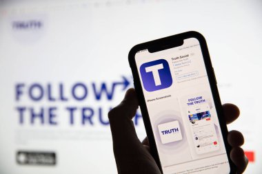 LONDON, İngiltere - Mayıs 2021: Truth Social logo, Donald Trump tarafından geliştirilen bir sosyal ağ