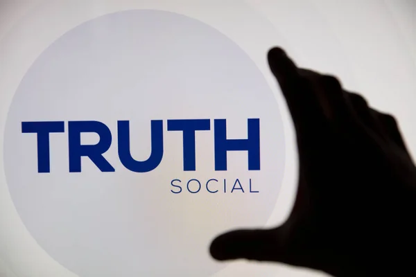 LONDRES, Royaume-Uni - Mai 2021 : Truth Social logo, un réseau social développé par Donald Trump — Photo