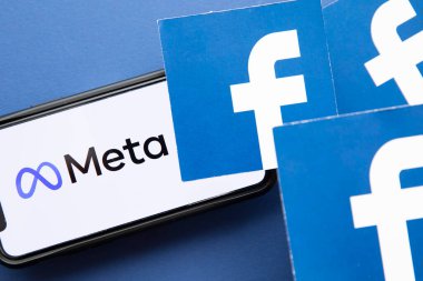LONDON, İngiltere - Ekim 2021: Facebook sosyal medya şirketi şirket adını Meta olarak değiştirdi