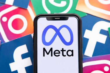 LONDON, İngiltere - Ekim 2021: Facebook sosyal medya şirketi şirket adını Meta olarak değiştirdi