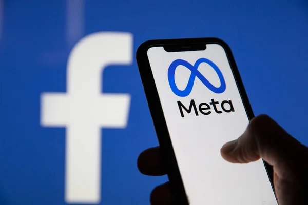 LONDON, UK - Oktober 2021: Facebook Social Media Unternehmen ändert seinen Firmennamen in Meta — Stockfoto