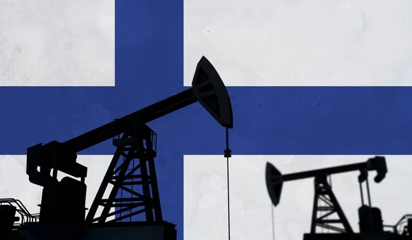 Нафтова і газова промисловість. Силует олійної помпи проти прапора Фінляндії. 3D Рендерінг — стокове фото