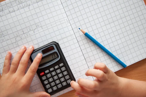 Overhead View Child Using Calculator Solve Maths Questions — Stock Photo, Image