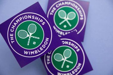 LONDON, İngiltere - Haziran 2022: Wimbledon çimenlik tenis şampiyonası logosu.