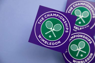 LONDON, İngiltere - Haziran 2022: Wimbledon çimenlik tenis şampiyonası logosu.