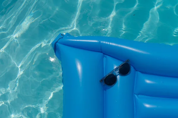 Sunglasses Blue Swimming Pool Float Summer Holiday Background — Stock Fotó