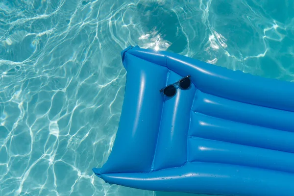 Sunglasses Blue Swimming Pool Float Summer Holiday Background — Stock Fotó