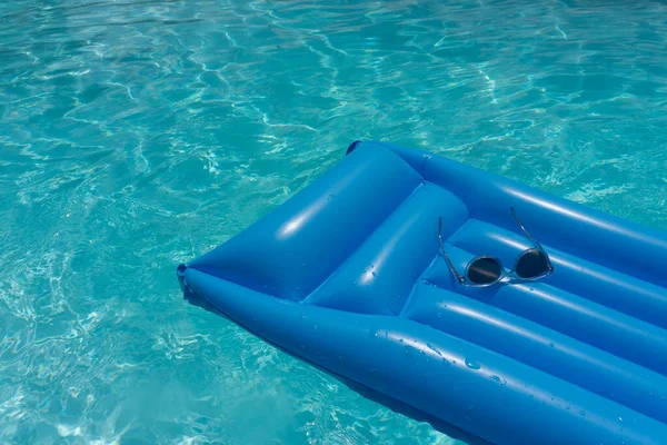 Sunglasses Blue Swimming Pool Float Summer Holiday Background — Φωτογραφία Αρχείου