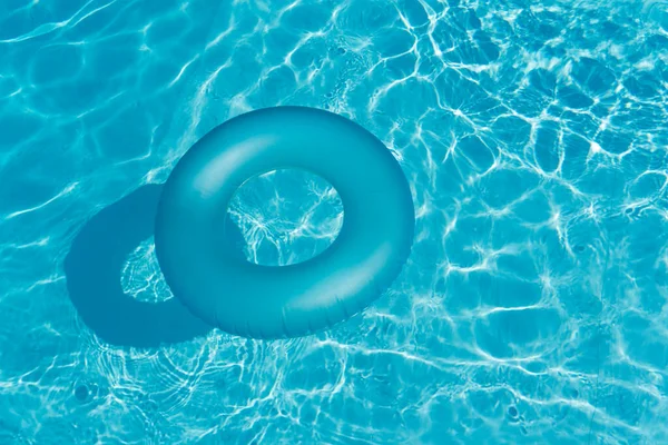 Blue Summer Pool Rubber Ring Floating Vacation Swimming Pool — стоковое фото