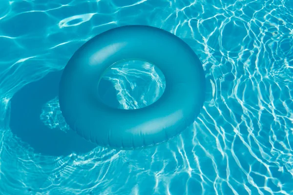 Blue Summer Pool Rubber Ring Floating Vacation Swimming Pool — Foto de Stock