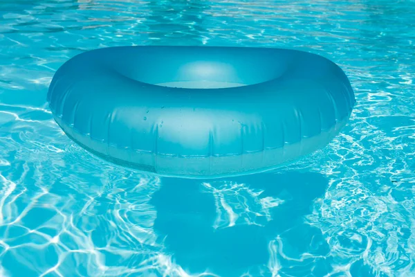 Blue Summer Pool Rubber Ring Floating Vacation Swimming Pool — Foto de Stock