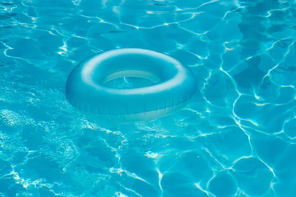 Blue Summer Pool Rubber Ring Floating Vacation Swimming Pool — Stockfoto