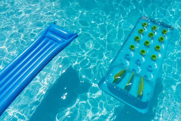 Clear Blue Summer Pool Lounger Float Rippled Swimming Pool — Stockfoto
