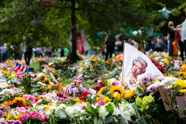 Londres Reino Unido Setembro 2022 Milhares Flores Cartões Mensagens São — Fotografia de Stock