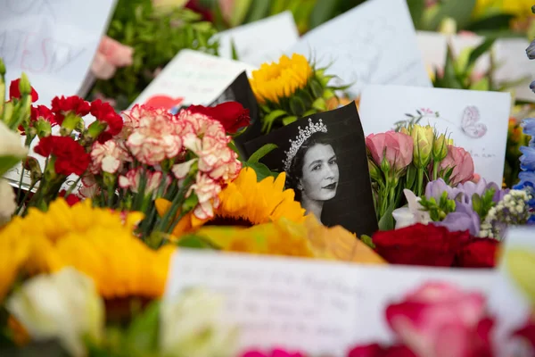 Londres Reino Unido Setembro 2022 Milhares Flores Cartões Mensagens São — Fotografia de Stock