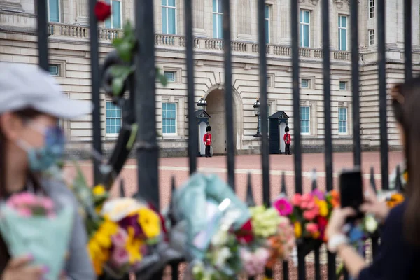 London Ngiltere Eylül 2022 Buckingham Sarayı Ndaki Muhafızlar Kraliçe Elizabeth — Stok fotoğraf