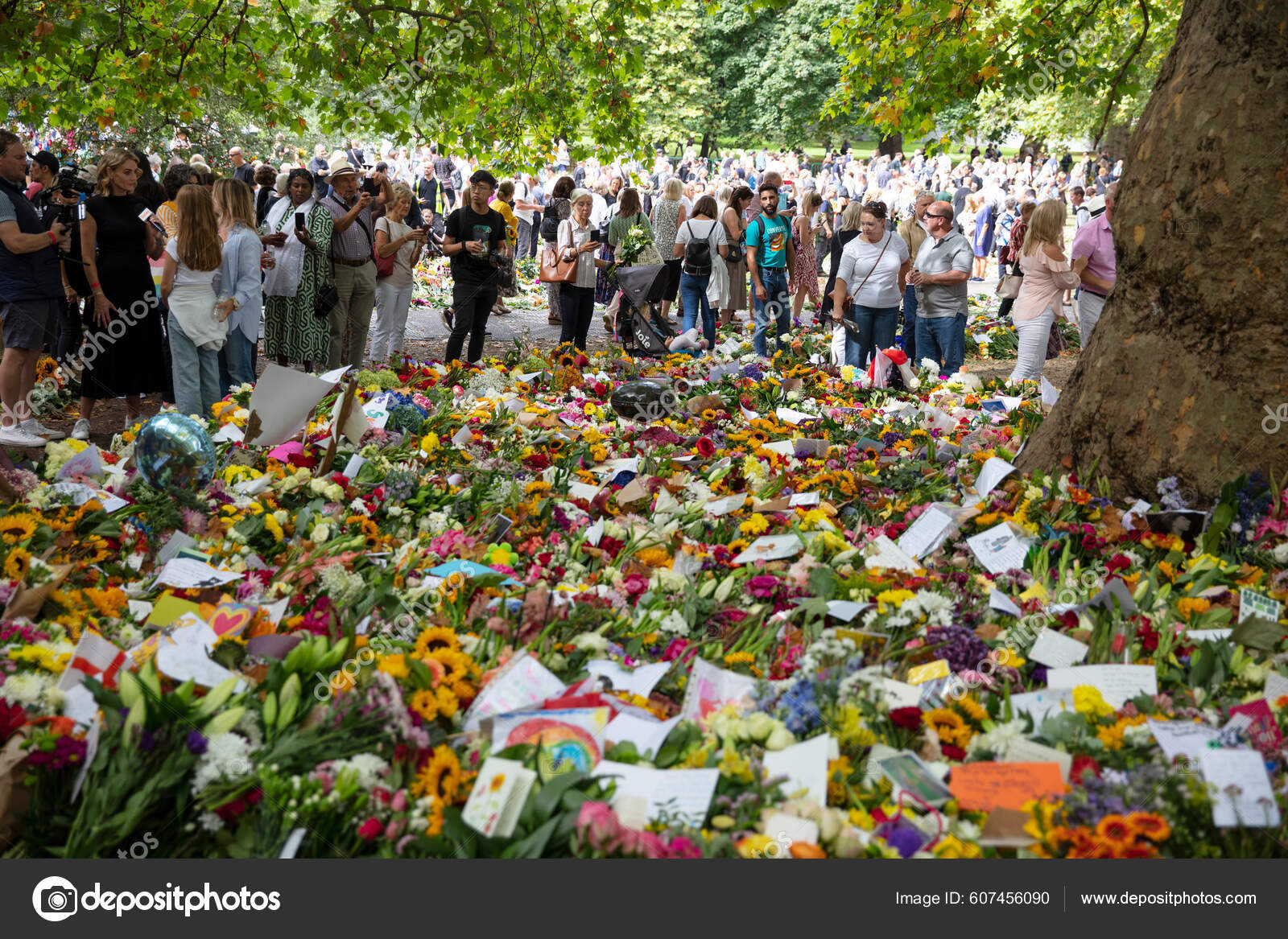 London September 2022 Thousands People Lay Flowers Cards Green Park