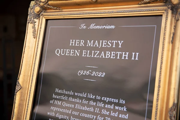 London Ngiltere Eylül 2022 Londra Bir Mağazanın Önünde Kraliçe Elizabeth — Stok fotoğraf