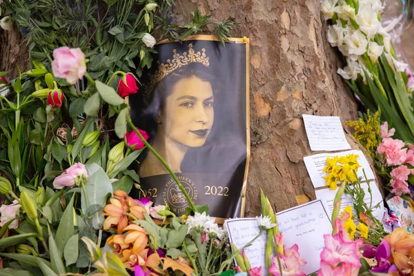 Londres Reino Unido Setembro 2022 Milhares Flores Cartões Mensagens São — Fotografia de Stock