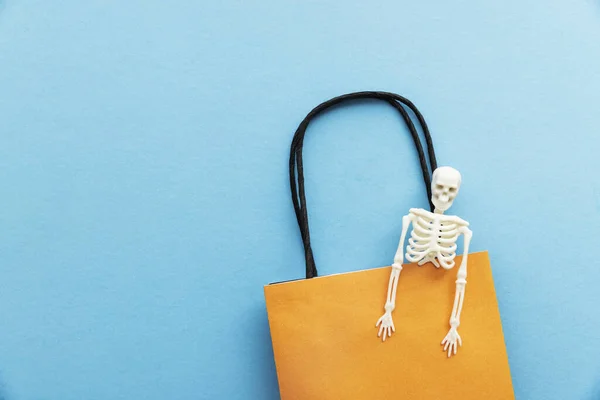 Truco Vacío Tratar Bolsa Caramelos Halloween Con Esqueleto — Foto de Stock