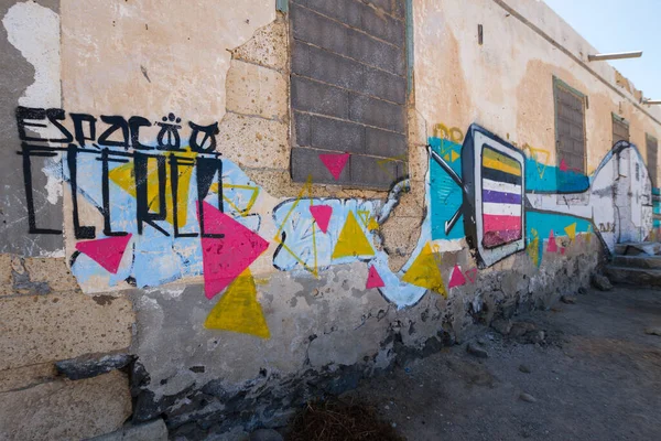 Terk edilmiş evlerin olduğu çöl manzarası. Tenerife. Kanarya Adaları. İspanya