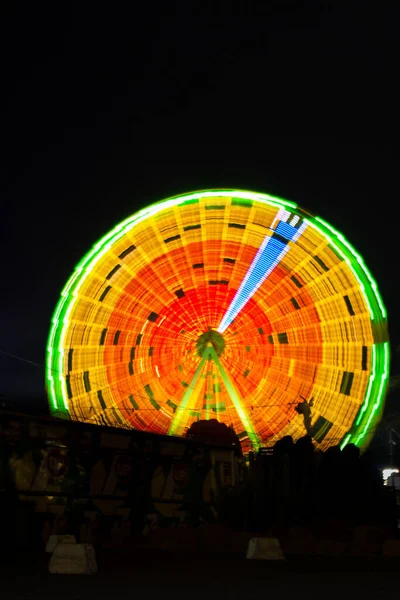 Nattfotografering Ljusen Rött Orange Blått Grönt Karneval Snurrande Hjul Puerto — Stockfoto