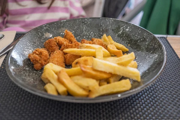Detail Haute Cuisine Dish Battered Chicken Balls French Fries Served — 스톡 사진