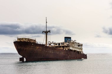 Pas pas kaplı, gün batımı gemi karaya oturdu. Lanzarote, Kanarya Adaları, İspanya