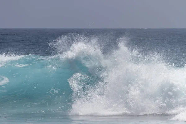 Close Wave Breaking Shoreline Creating Lots White Foam Tenerife Canary — Foto de Stock