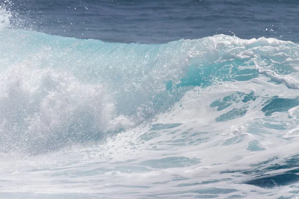 Close Wave Breaking Shoreline Creating Lots White Foam Tenerife Canary — Foto de Stock