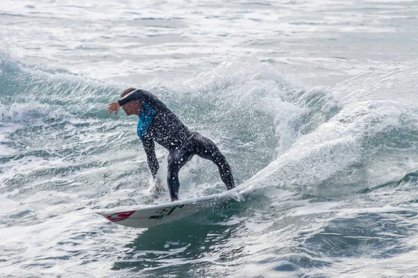 Tenerife España Noviembre 2013 Hombre Libre Surf Realizar Maniobras Radicales —  Fotos de Stock
