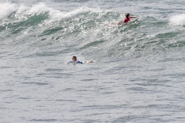 Tenerife Spain November 2013 Girl Water Surfing Competition Starts Rowing — стоковое фото