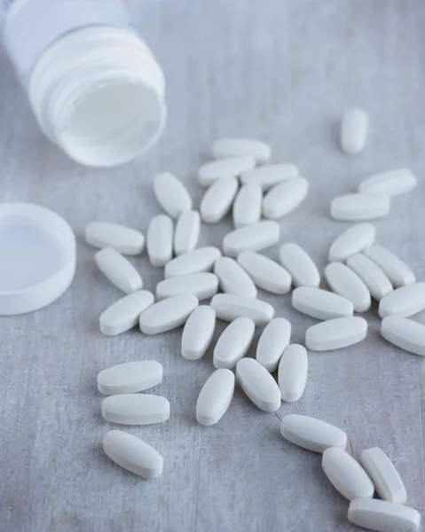 Oblong medicine tablet — Stock Photo, Image
