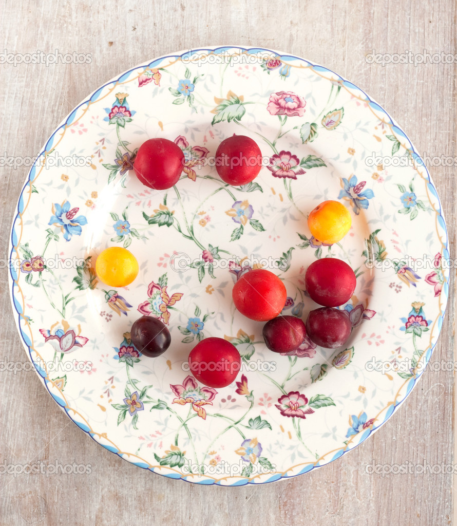 refined round plate with plums
