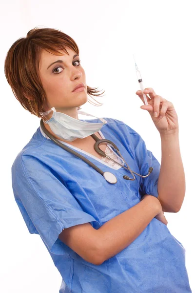 Mladý ženský lékař hospodářství naplněné injekční stříkačky — Stock fotografie