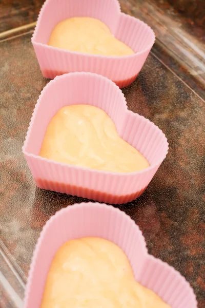 Gâteaux de tasse en forme de coeur Valentine — Photo