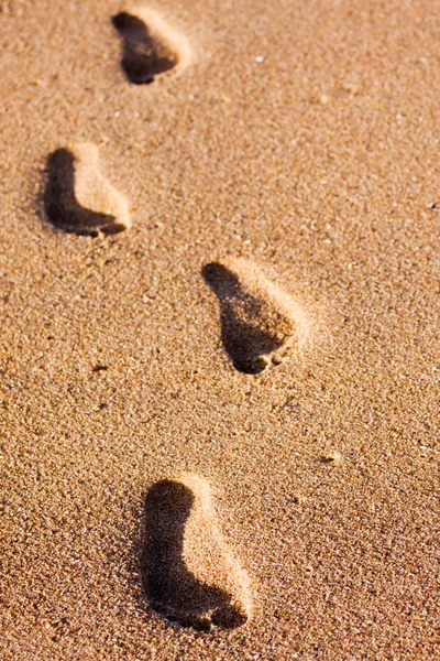 Fußabdrücke auf dem Sand am Strand — Stockfoto