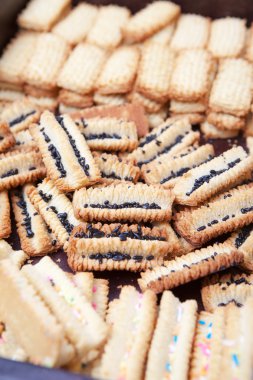 taze pişmiş çerezleri serinlemek bir sürü