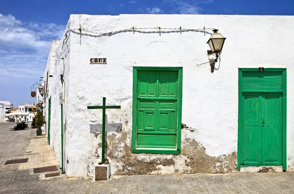 Régi hagyományos ház Teguise, Lanzarote szigetén, Kanári-szigetek — Stock Fotó
