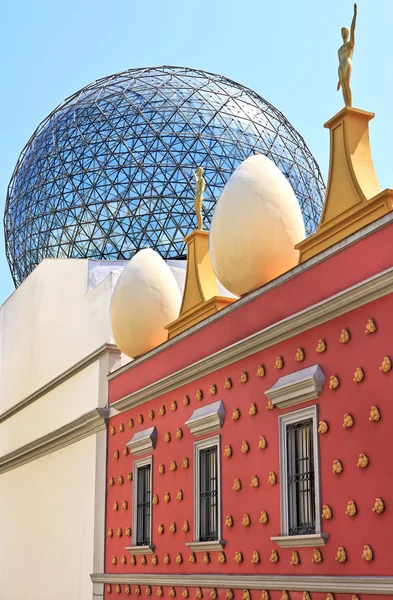 Objectieve blik op de dali museum, figueres, Catalonië, Spanje — Stockfoto